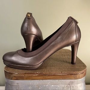 STUART WEITZMAN Elastic Trim, Forsure Easily Elastic 11 M Lead Metallic Like New